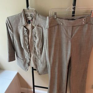 Black house white market, perfect condition suit